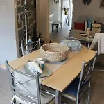 Cozy House With Relaxing Backyard Apartment