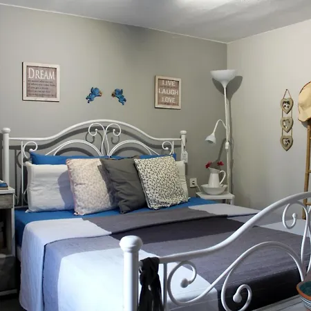 Cozy House With Relaxing Backyard Ermoupoli