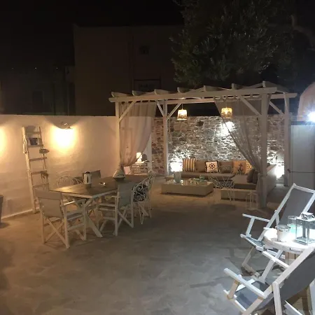 Cozy House With Relaxing Backyard Apartamento Ermoupoli