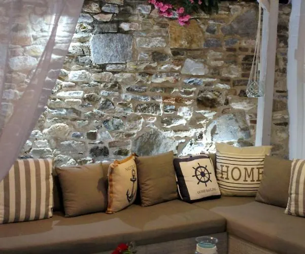 Cozy House With Relaxing Backyard Ermoupoli