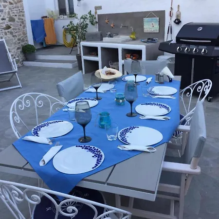 Cozy House With Relaxing Backyard Apartamento