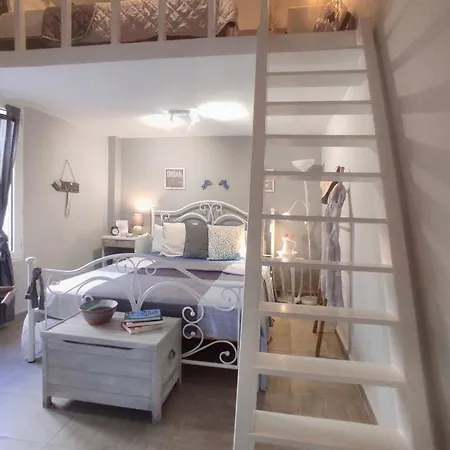 Cozy House With Relaxing Backyard Apartamento