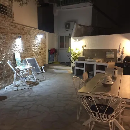 Apartamento Cozy House With Relaxing Backyard Ermoupoli