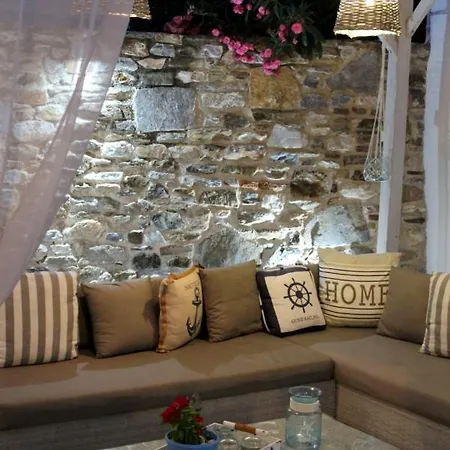 Cozy House With Relaxing Backyard Ermoupoli