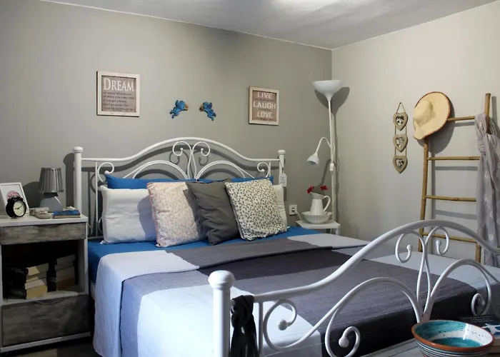 Cozy House With Relaxing Backyard Ermoupoli