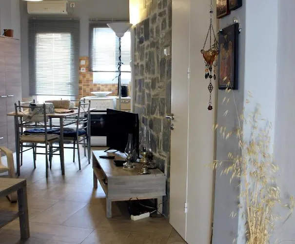 Cozy House With Relaxing Backyard