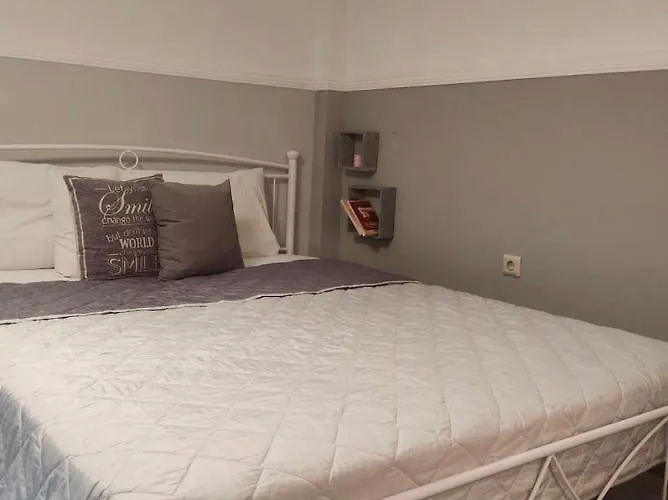 Appartement Cozy House With Relaxing Backyard Ermoupoli